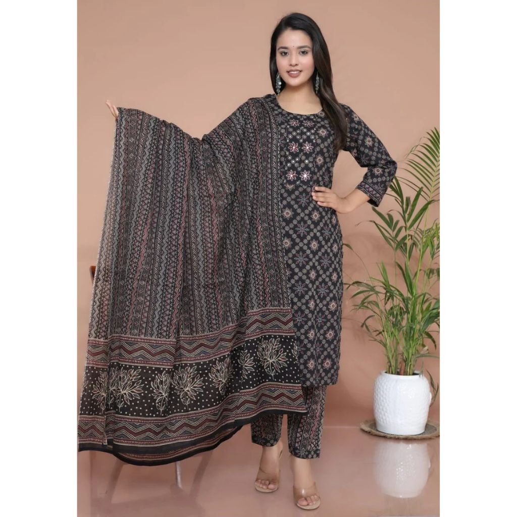 Women Cotton Blend Kurti Pant Dupatta Set